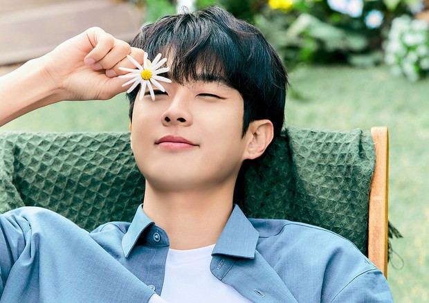 Dikenal lewat perannya dalam drama Our Beloved Summer, Choi Woo Shik dulunya pernah berada di agensi JYP Entertainment