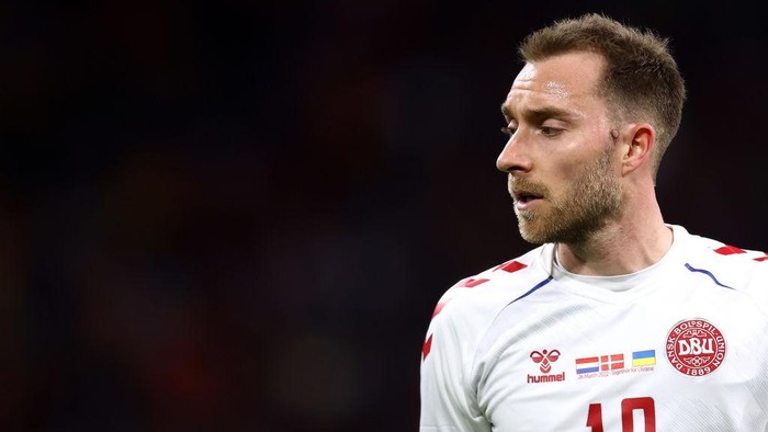 AMSTERDAM, NETHERLANDS - MARCH 26: Christian Eriksen of Denmark looks on during the International Friendly match between Netherlands and Denmark at Johan Cruijff Arena on March 26, 2022 in Amsterdam, Netherlands. (Photo by Dean Mouhtaropoulos/Getty Images)