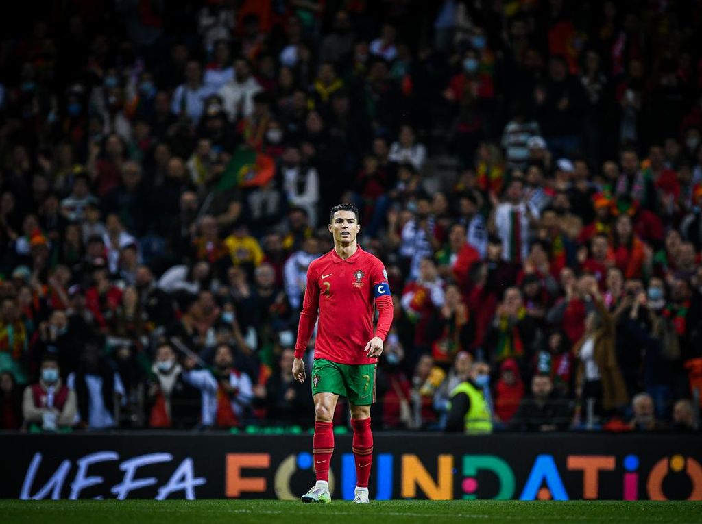 Ronaldo Minta Tak Ada Musik saat Nyanyi Lagu Kebangsaan Portugal