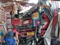Diduga Sopir Mengantuk, Truk Pertamina Tabrak Rumah Warga di Bengkulu