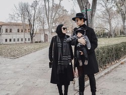 Fokus Besarkan Saka, Dinda Hauw dan Rey Mbayang Belum Mau Tambah Anak Lagi