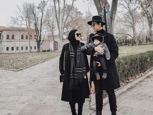 Fokus Besarkan Saka, Dinda Hauw dan Rey Mbayang Belum Mau Tambah Anak Lagi Fokus Besarkan Saka, Dinda Hauw dan Rey Mbayang Belum Mau Tambah Anak Lagi