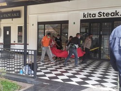 Mayat Sekuriti Studio Foto Diduga Dibunuh di Semarang Dievakuasi