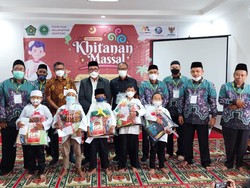 Sambut Ramadan, KUA Kecamatan Menteng Gelar Khitanan Massal