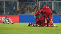 Jumat (25/3) kemarin, Italia kalah 0-1 dari Makedonia Utara pada semifinal playoff Piala Dunia 2022. Gianluigi Donnarumma gagal membendung tembakan jarak jauh Aleksandar Trajkovski di menit akhir (AP)