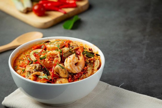 Ilustrasi makanan pedas/Foto: Freepik/Jcomp Ilustrasi makanan pedas