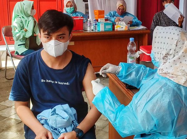 Jadi Syarat Mudik, Warga Antusias Vaksinasi Booster di Bandung