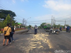 Jembatan Balun Ambles Hindari Lamongan, Kemacetan Mengular Hampir 4 KM