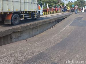 Jembatan Balun Lamongan yang Ambles Berusia 29 Tahun Jembatan Balun Lamongan yang Ambles Berusia 29 Tahun
