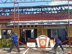 Snapshots: Penampakan Kebakaran di Satres Narkoba Polres Demak