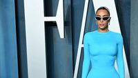 Adu Gaya Kim Kardashian dan Julia Fox di Pesta Oscar, Para Mantan Kanye West