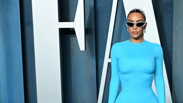Adu Gaya Kim Kardashian dan Julia Fox di Pesta Oscar, Para Mantan Kanye West
