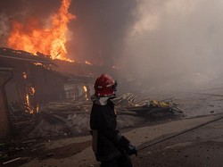 Helikopter Militer Ukraina Gempur Depot Bahan Bakar Rusia