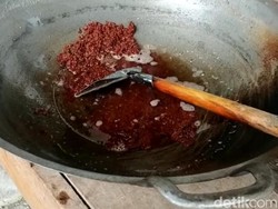 Lebih Murah! Warga Cianjur Buat Migor dari Santan Kelapa