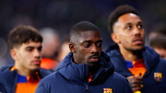 BARCELONA, SPAIN - FEBRUARY 13: Ousmane Dembele of FC Barcelona looks on prior to the LaLiga Santander match between RCD Espanyol and FC Barcelona at RCDE Stadium on February 13, 2022 in Barcelona, Spain. (Photo by Eric Alonso/Getty Images)