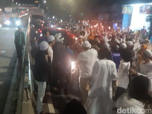 Pawai Obor Jelang Puasa Sempat Bikin Macet Jalan Mampang Raya