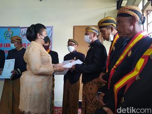 Lembaga Dewan Adat Keraton Kasunanan Surakarta Bagikan Gelar di Magelang Lembaga Dewan Adat Keraton Kasunanan Surakarta Bagikan Gelar di Magelang