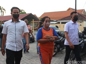 Emak-emak di Jombang Tipu Pembeli Rp 1 M Bermodus Jual Minyak Goreng Murah Emak-emak di Jombang Tipu Pembeli Rp 1 M Bermodus Jual Minyak Goreng Murah