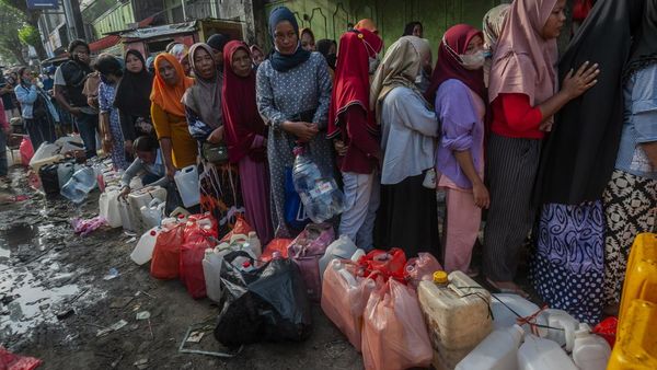 Emak-emak di Lebak Antre hingga 8 Jam Demi Minyak Goreng