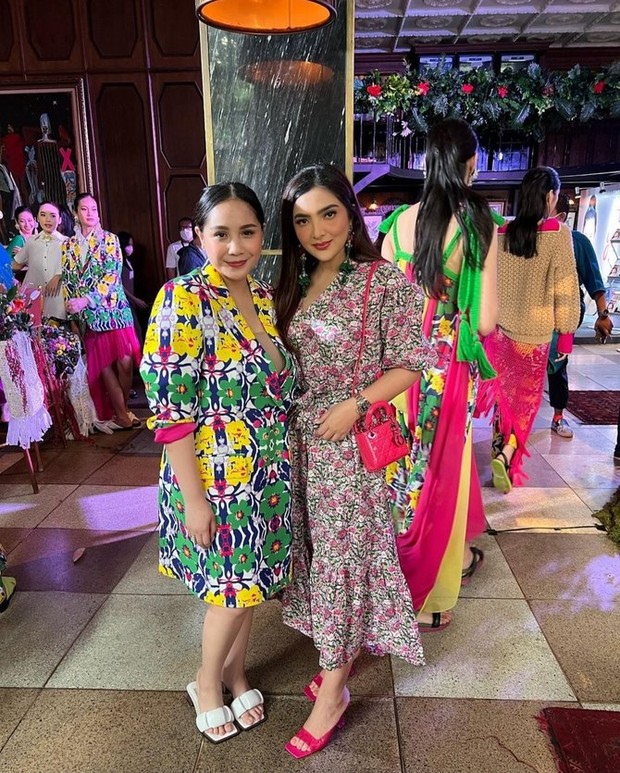 Potret Fashion Show Produk Baru Nagita Slavina/@raffinagita1717