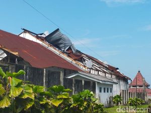 30 Rumah Warga Blitar Rusak Diterjang Angin Kencang 30 Rumah Warga Blitar Rusak Diterjang Angin Kencang