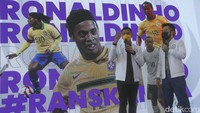 Ronaldinho sendiri kabarnya cuma digaet Rans untuk bermain dalam laga charity.