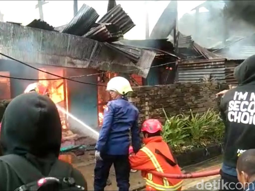 Gegara Sengketa Lahan, 2 Rumah di Makassar Diduga Dibakar!