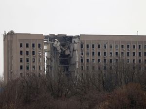 Rusia Gempur Gedung Pemerintahan di Mykolaiv, 2 Jasad Ditemukan Rusia Gempur Gedung Pemerintahan di Mykolaiv, 2 Jasad Ditemukan