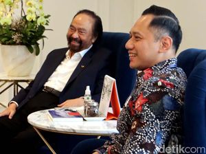 Senyum AHY Saat Bertemu Surya Paloh di Kantor Nasdem Senyum AHY Saat Bertemu Surya Paloh di Kantor Nasdem