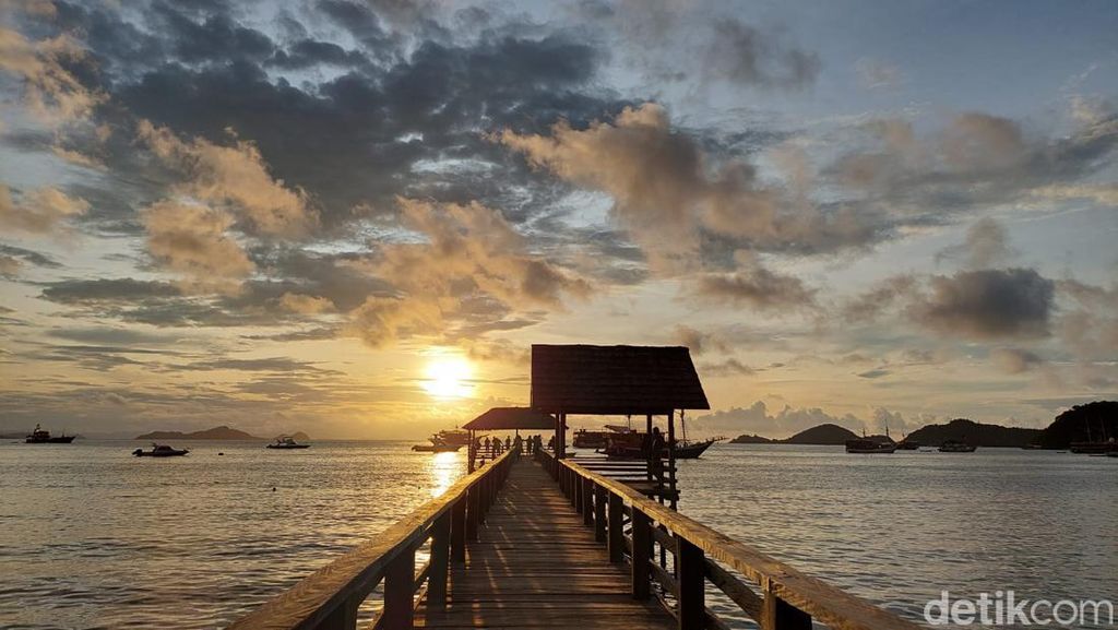 Potret Sunset di Labuan Bajo yang Indah Potret Sunset di Labuan Bajo yang Indah