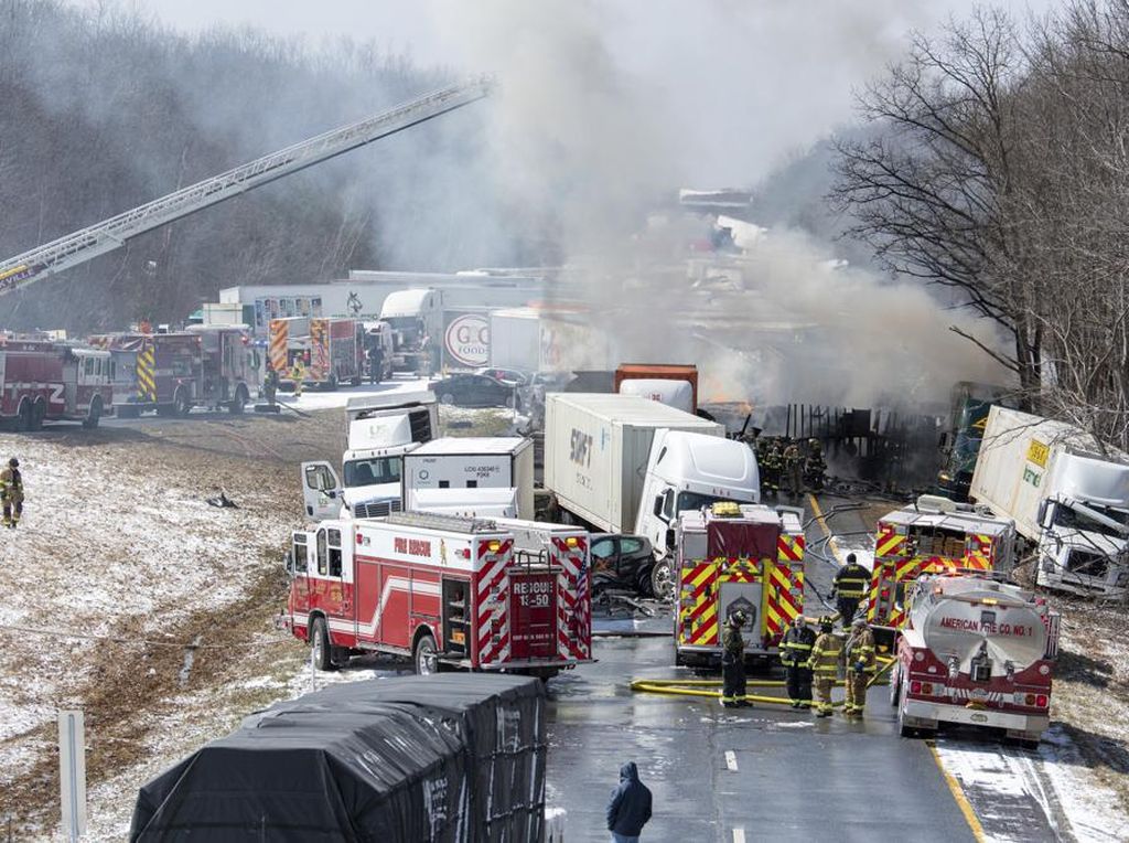 Puluhan Kendaraan Kecelakaan Beruntun di Pennsylvania AS, 3 Orang Tewas