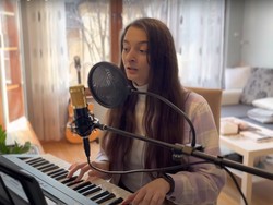 Makna Ininnawa Sabbarae Menurut Cewek Bulgaria yang Viral Nyanyi Lagu Sulsel