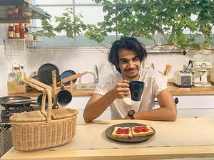Asyiknya Tengku Tezi Nikmati Kopi dan Makanan Serba Kambing Asyiknya Tengku Tezi Nikmati Kopi dan Makanan Serba Kambing