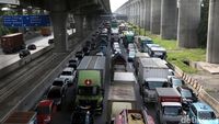 Tol Japek Arah Jakarta Macet Panjang, Ada Apa?