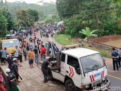 14 Ribu Liter Migor Curah Tumpah di Ciamis, Warga Berebut Bawa Ember