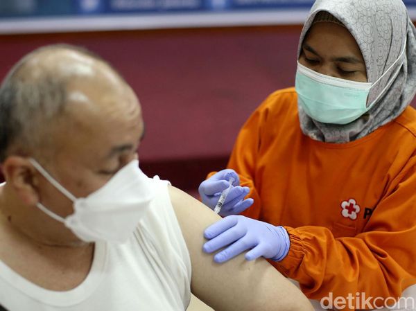 Vaksin Booster di Sini Bisa Sekalian Cek Gula Darah Lho