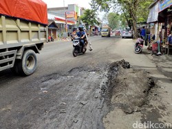 Pemprov Sebut Ada 200 Km Jalan Rusak Berat di Lebak Banten