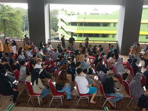 Warga Serbu Stadion Patriot Bekasi, Incar Vaksin Booster untuk Mudik