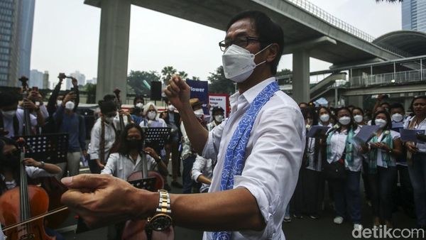 Addie MS Ajak Rusia Stop Perang Lewat Lagu Rayuan Pulau Kelapa