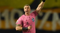 Channel YouTube Soccer Stories – Oh My Goal mengklaim bisep wasit Anderson Daronco mencapai ukuran 44 cm! Foto: Getty Images/PABLO PORCIUNCULA