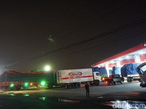 Solar Subsidi Langka di Mojokerto Bikin Pusing Para Sopir Solar Subsidi Langka di Mojokerto Bikin Pusing Para Sopir