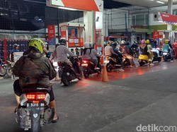 Pertalite di Bandung Mulai Langka, SPBU Diserbu Warga