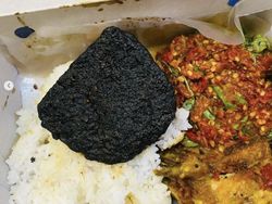 Apes! 10 Momen Netizen Dapat Ayam Geprek Sachet hingga Tempe Gosong