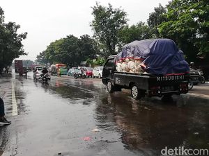 Banjir Jalan Raya Kraton Pasuruan Surut, Lalu Lintas Berangsur Normal