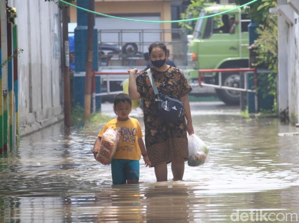 3 Bulan 4 Kali Banjir Pasuruan, Warga: Tak Tahu Lagi Harus Ngadu ke Mana 3 Bulan 4 Kali Banjir Pasuruan, Warga: Tak Tahu Lagi Harus Ngadu ke Mana