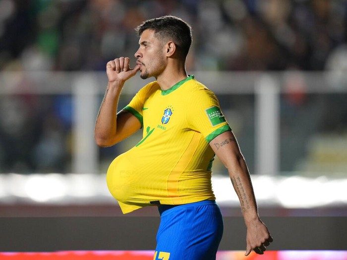 Brazil's Lucas Paqueta dribbles the ball during a qualifying soccer match for the FIFA World Cup Qatar 2022 against Bolivia in La Paz, Bolivia, Tuesday, March 29, 2022. (AP Photo/Juan Karita)