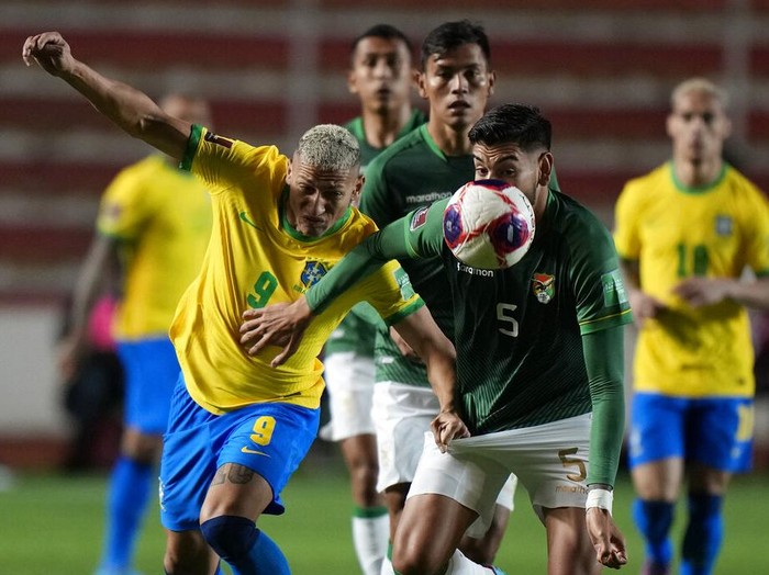 Brazil's Lucas Paqueta dribbles the ball during a qualifying soccer match for the FIFA World Cup Qatar 2022 against Bolivia in La Paz, Bolivia, Tuesday, March 29, 2022. (AP Photo/Juan Karita)