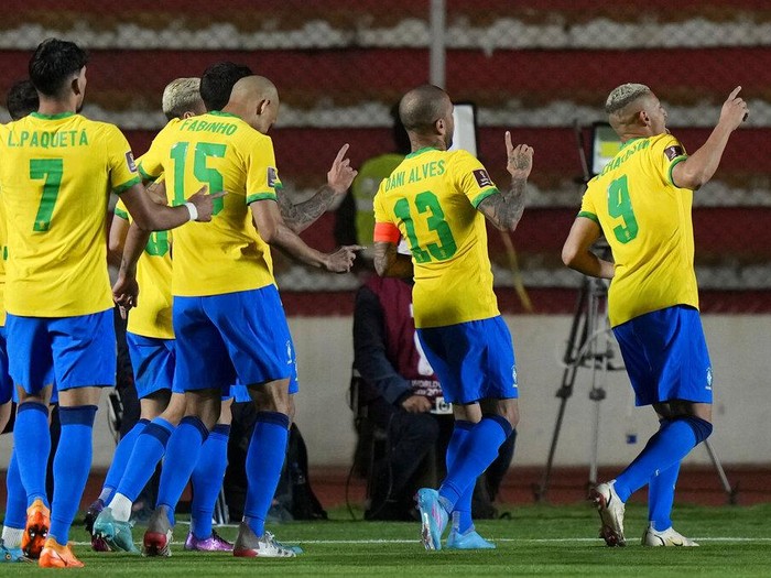 Brazil's Lucas Paqueta dribbles the ball during a qualifying soccer match for the FIFA World Cup Qatar 2022 against Bolivia in La Paz, Bolivia, Tuesday, March 29, 2022. (AP Photo/Juan Karita)