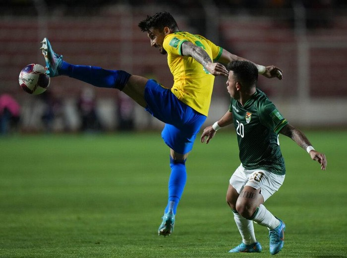 Brazil's Lucas Paqueta dribbles the ball during a qualifying soccer match for the FIFA World Cup Qatar 2022 against Bolivia in La Paz, Bolivia, Tuesday, March 29, 2022. (AP Photo/Juan Karita)