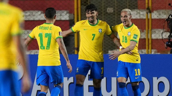 Brasil Pesta Gol Tekuk Tuan Rumah Bolivia Brazil's Lucas Paqueta dribbles the ball during a qualifying soccer match for the FIFA World Cup Qatar 2022 against Bolivia in La Paz, Bolivia, Tuesday, March 29, 2022. (AP Photo/Juan Karita)